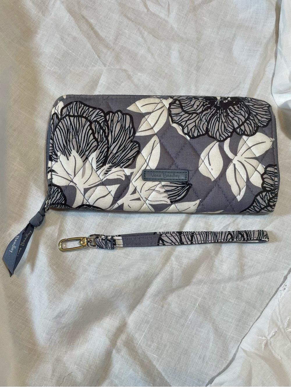 Vera Bradley Moon Shadow Meadow RFID Zip Around Wallet Wristlet Grey Floral